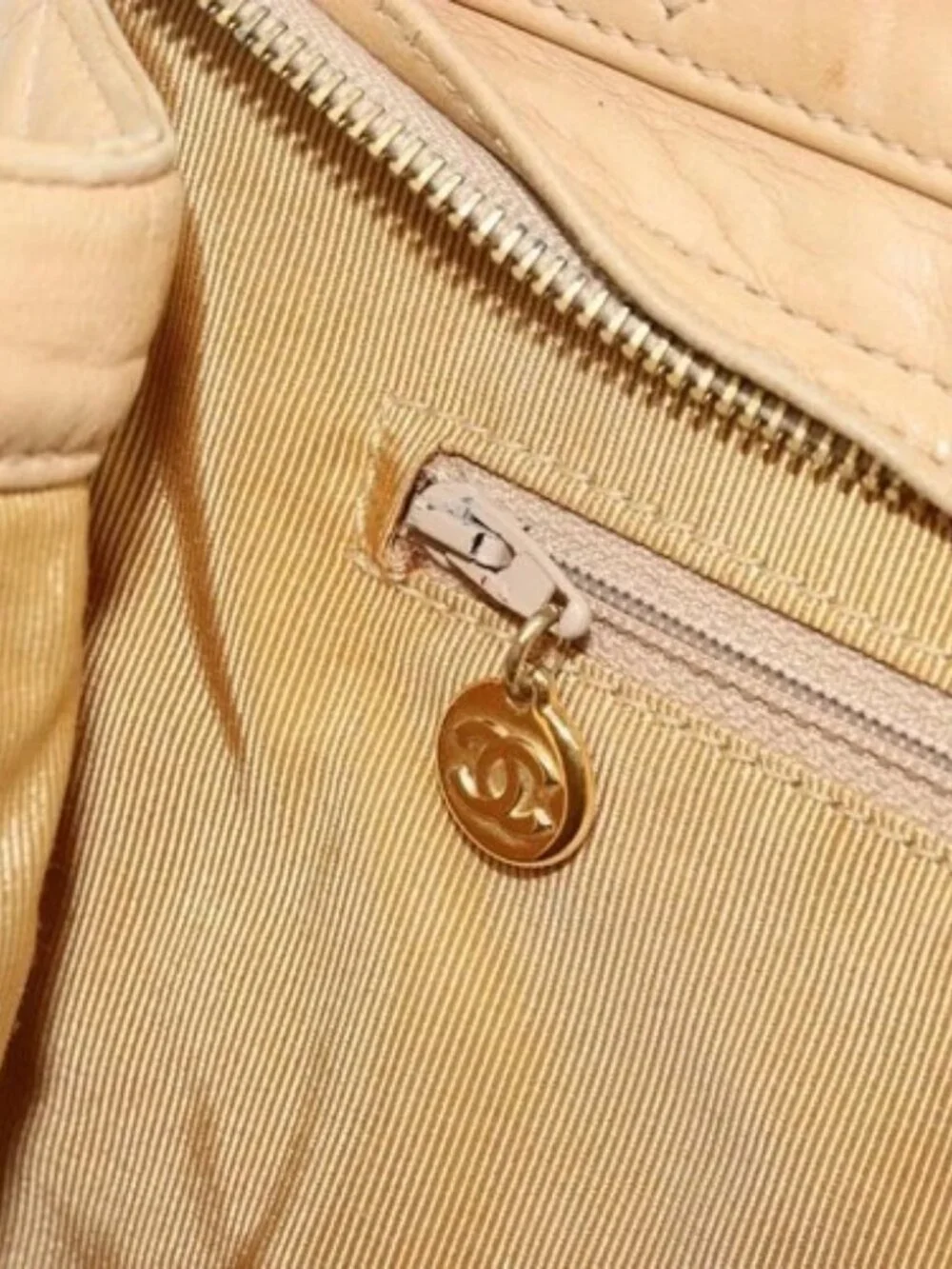 CHANEL Matelasse Shoulder Bag Lamb Skin Beige Gold CC Auth bs23120